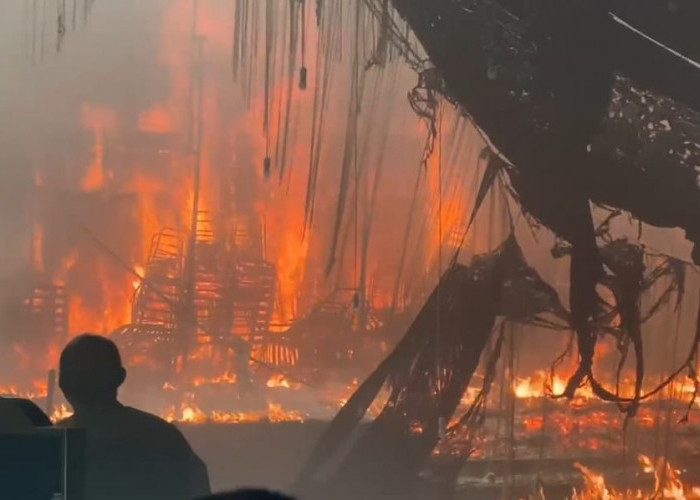 Diduga Korsleting Listrik, Gedung Serbaguna Ar-Rahma Terbakar, Satu Pegawai Alami Sesak Napas