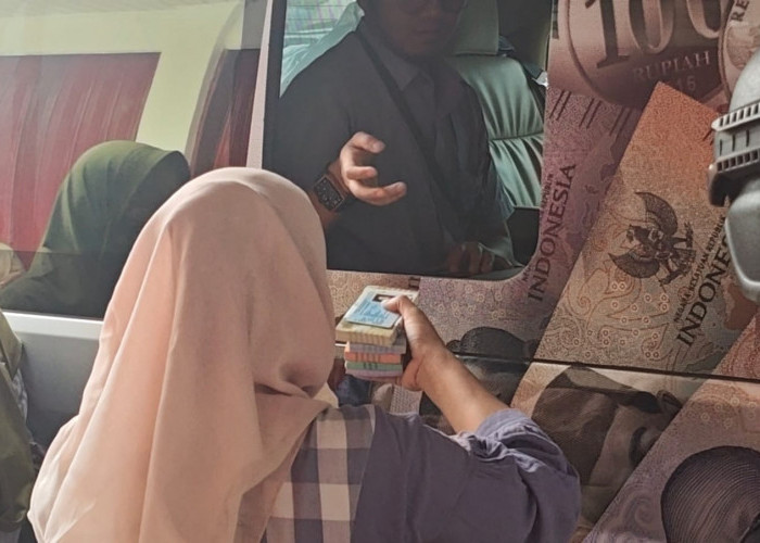 Ramai Tukar Uang Baru di Pasar Plaju Awal Ramadhan