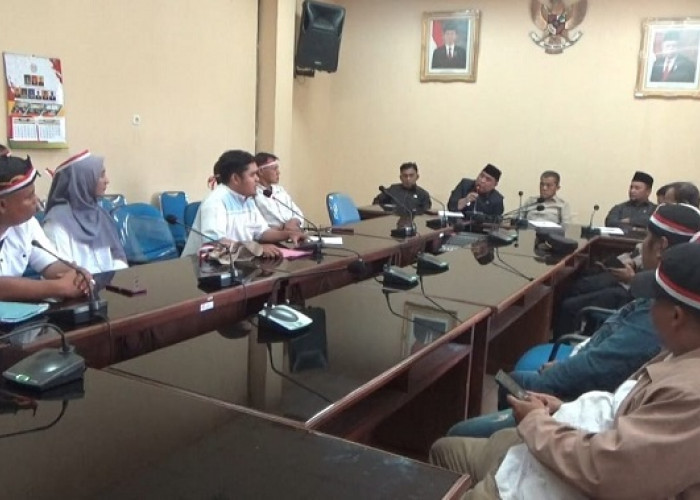 Masyarakat Mariana Aksi Damai di Kantor DPRD Kabupaten Banyuasin
