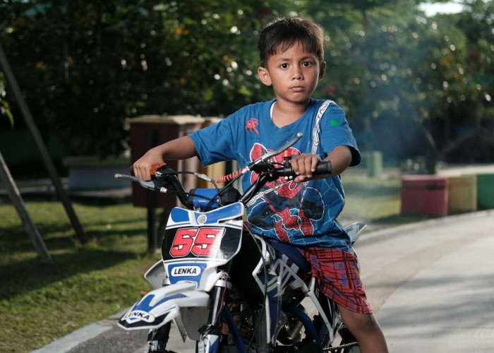 Mengapa Anak Kecil Tidak Boleh Mengendarai Sepeda Motor? Inilah Alasannya!