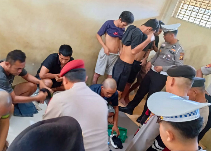 Polres Ogan Ilir Razia Ruang Tahanan Cari Barang Terlarang