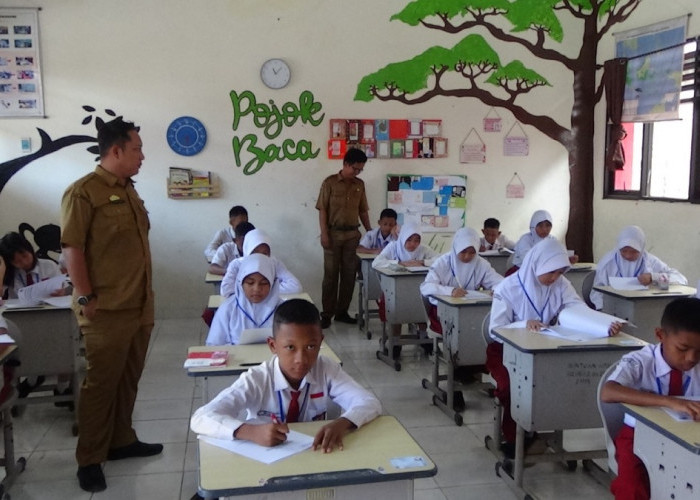 Siswa Kelas 6 SD di Palembang Laksanakan Ujian Satuan Pendidikan