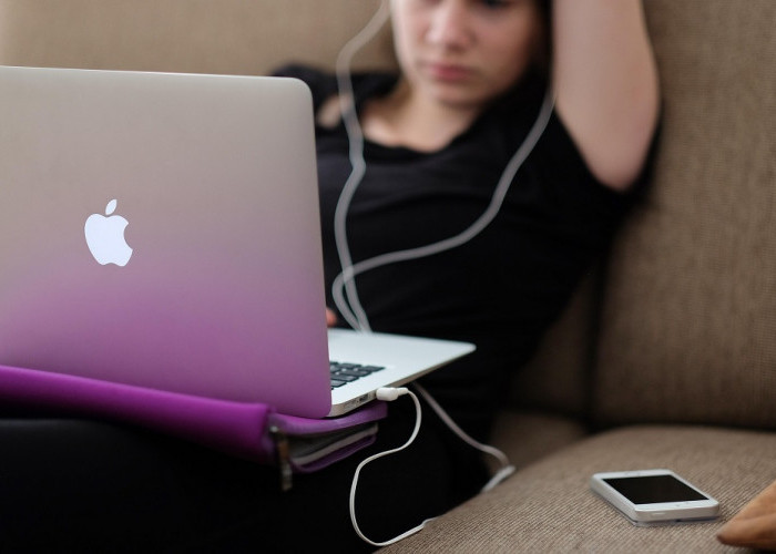Laptop Apple untuk Anak Muda 2026, MacBook Jadi Pilihan untuk Belajar dan Berkarya