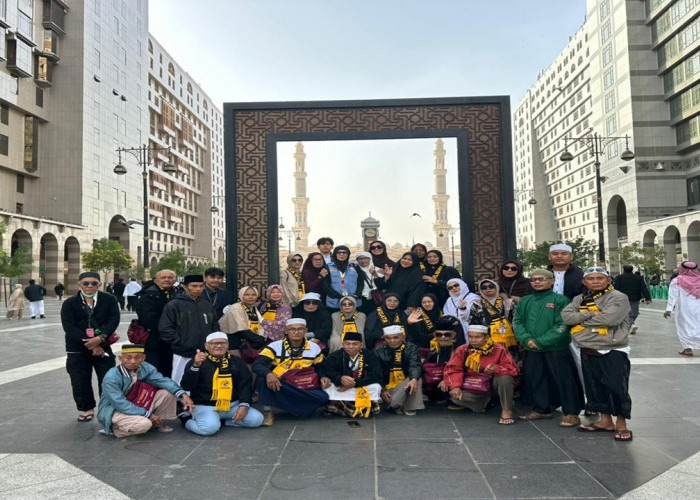433 Jemaah Umroh Holiday Angkasa Wisata Laksanakan Ziarah Dalam dan Raudho,
