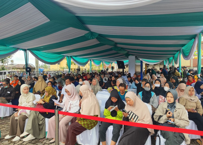 Lebaran Makin Dekat! Warga Palembang Berbondong-Bondong Tukar Uang Baru