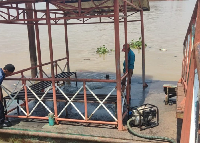 Dermaga Gandus Palembang Tenggelam Akibat Ponton Bocor, Warga Minta Segera Diperbaiki