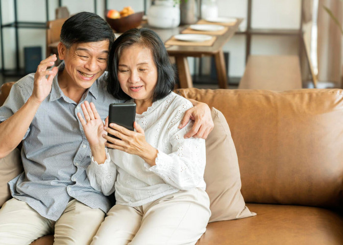 5 Tips Jitu Dalam Memilih Smartphone Untuk Orang Tua!