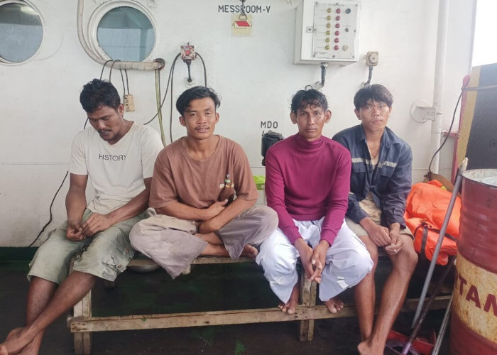 Terombang Ambing di Laut Selat Bangka, 4 Nelayan ABK KM Lombom Taruna 2 Ditemukan dan Langsung Dievakuasi