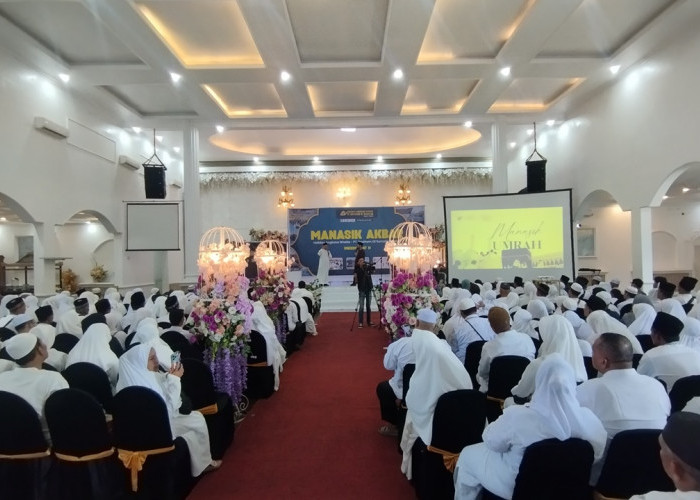 Holiday Angkasa Wisata Gelar Manasik Akbar, Jemaah  Antusias Ikuti Pembekalan Umroh