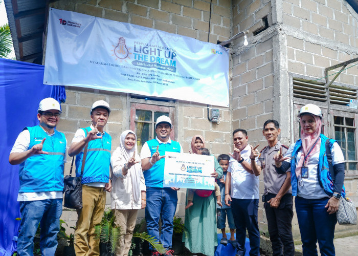 PLN UID S2JB Kembali Nyalakan 136 Sambungan Listrik Gratis Melalui Program Light Up The Dream