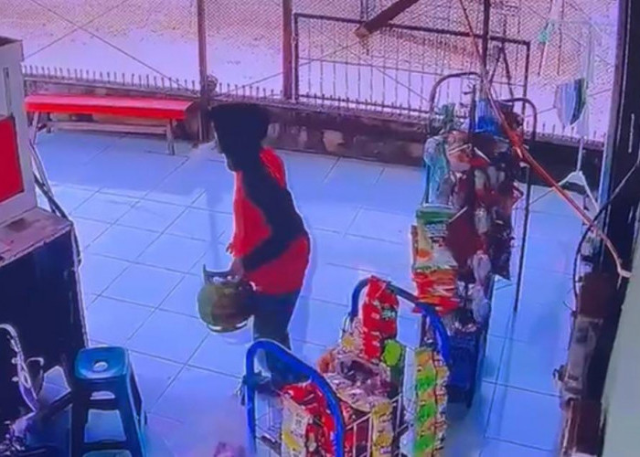 Modus Beli Rokok di Kertapati, Mencurian Gas Terekam CCTV