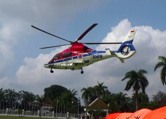 BNPB Siagakan 3 Helikopter Water Bombing Atasi Karhutla di Sumsel
