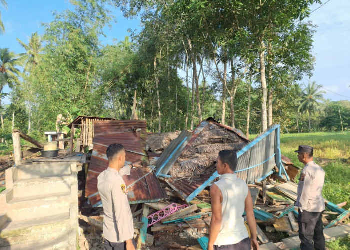 Satu Rumah Warga Roboh di Sungai Pinang Nibung, Begini Sebabnya!