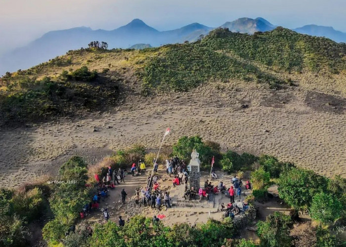 Cerita Mistis di Indonesia: Jalur Pasar Setan Candi Ceto di Gunung Lawu