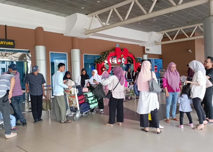 H-1 Natal, Penumpang Mulai Padati Bandara SMB II Palembang