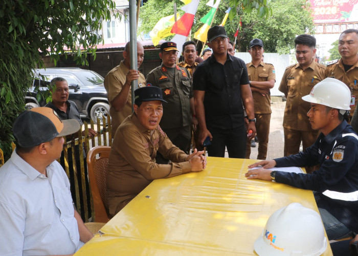 Bupati Muara Enim Minta KAI Cari Solusi Atasi Banjir di Sekitar Gedung Golkar