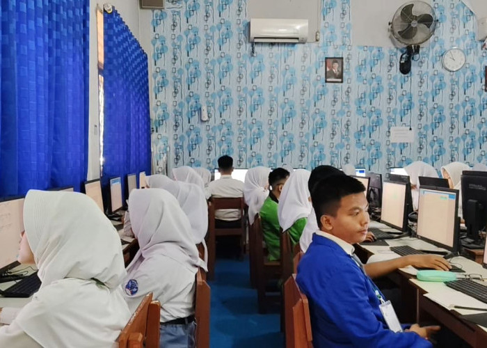 Siswa Kelas 12 Jalani Hari Pertama TKA