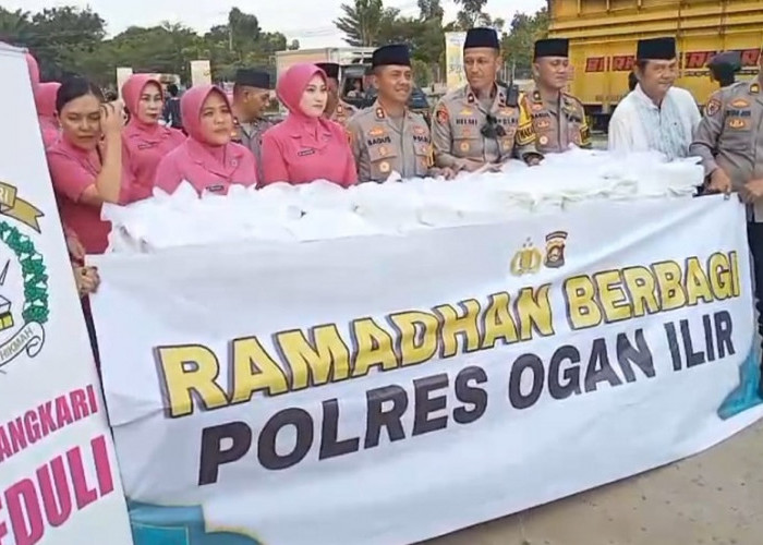 Polres Ogan Ilir Bersama Bhayangkari Bagikan Takjil untuk Pengendara 