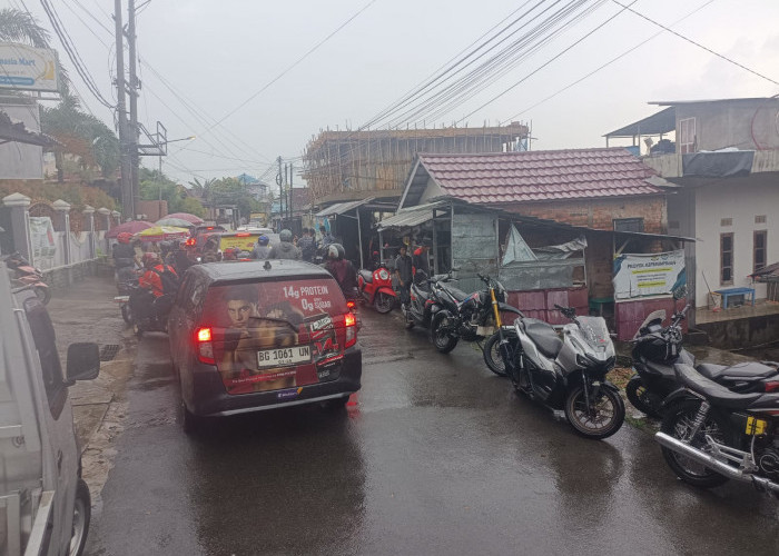  Hujan Deras Picu Kemacetan di Sejumlah Jalan Palembang