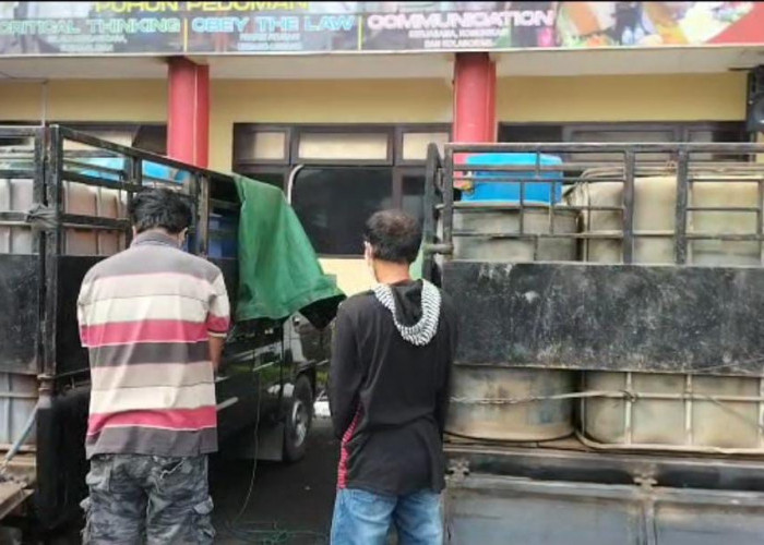 Unit Pidsus Amankan 2 Mobil Pickup Angkut 5,7 Ton Minyak Olahan BBM Ilegal untuk Campuran Pertalite
