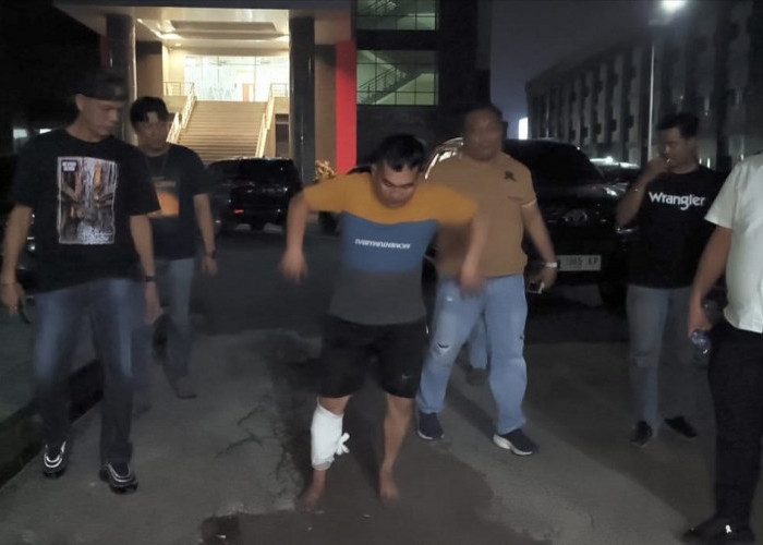 Polisi Lumpuhkan Pelaku Residivis Sadis Curi Sepeda Motor Bule Rusia