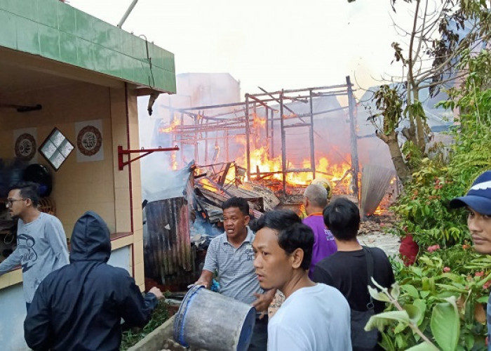 Ditinggal Pergi Saat Masak Air, Api Kompor Amuk Rumah di Lemabang Kota Palembang
