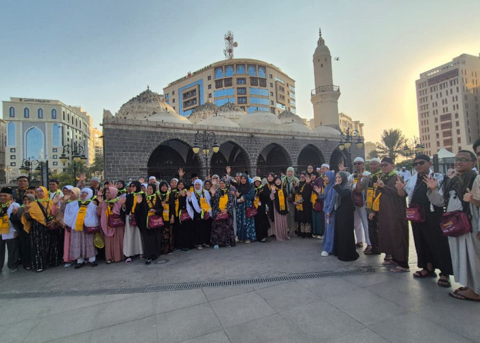 433 Jemaah Umroh Holiday Angkasa Wisata Laksanakan Ziarah Dalam Madinah,