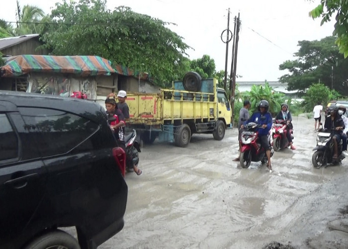  Jalan Lettu Karim Kadir Kembali Rusak, Warga Desak Perbaikan Segera Dilakukan