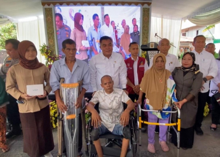 Pemkot Palembang Salurkan Bantuan Bagi Lansia dan Kaum Disabilitas