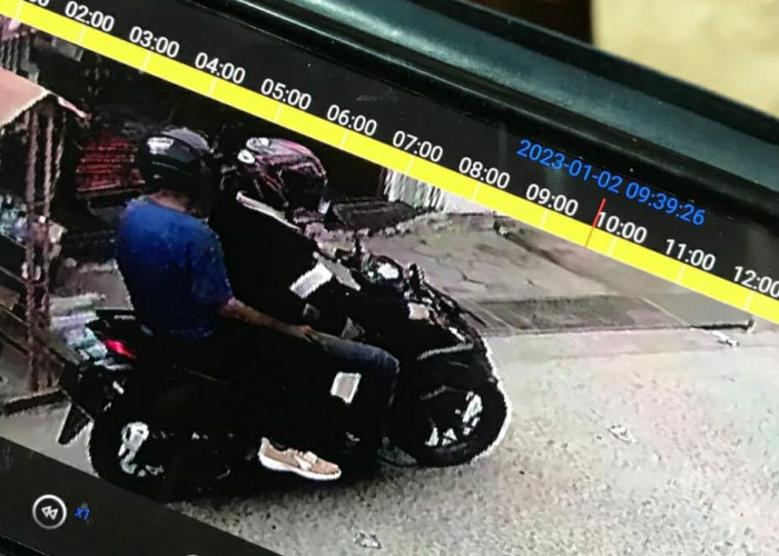Dua Pencuri Sepeda Motor Warga Asal Muratara Terekam CCTV