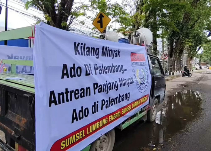 Aksi Simbolik Keliling Kota, Soroti Solar Langka