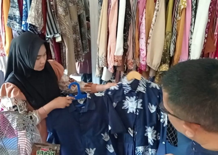 Peluang Lebaran, Rumah Batik Serasan Muara Enim Banjir Pesanan Batik Couple