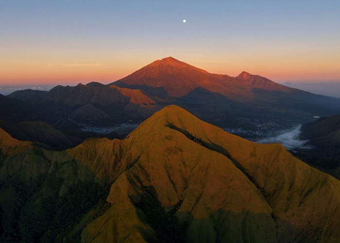 Cerita Mistis di Indonesia: Ungkap Misteri Gunung Rinjani dan Aturan Tidak Tertulis yang Seharusnya Dipatuhi