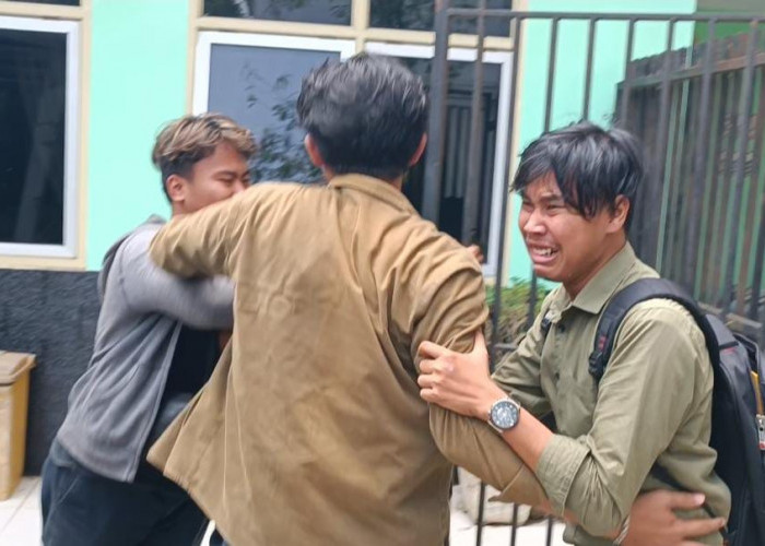 Tangisan Histeris Teman Korban Mahasiswa Tewas Laka Maut di Jalan Lintas Palembang-Indralaya