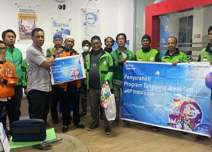 PT Jasaraharja Putera Branch Office Palembang Santuni Ojek Online dan Berikan Polis Siranmor