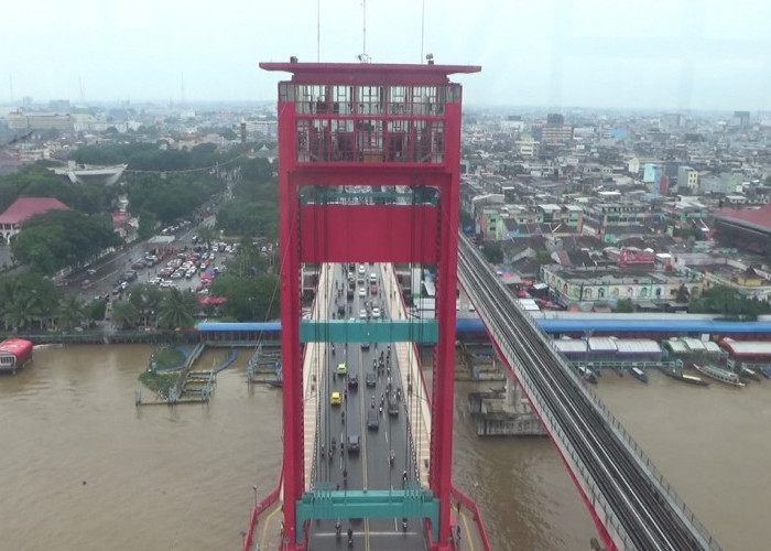 Aturan Baru! Anak Usia di Bawah 13 Tahun Tidak Boleh Naik Tower Ampera