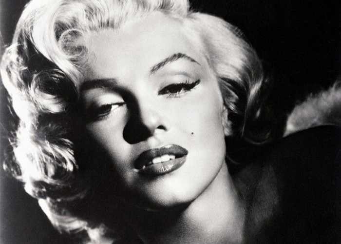  Turbulensi Kehidupan Artis Terkenal : Marilyn Monroe Hidup Glamour Tapi Depresi Berat 