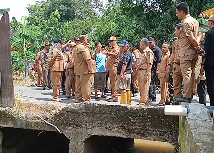 Pemkab Muara Enim Coba Atasi Banjir dengan Keruk dan Pasang Dinding Sungai