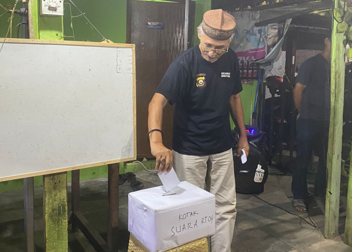 Wujud Demokrasi Transparan: Pemilihan Ketua RT di Kelurahan Talang Semut Ramai dan Antusias