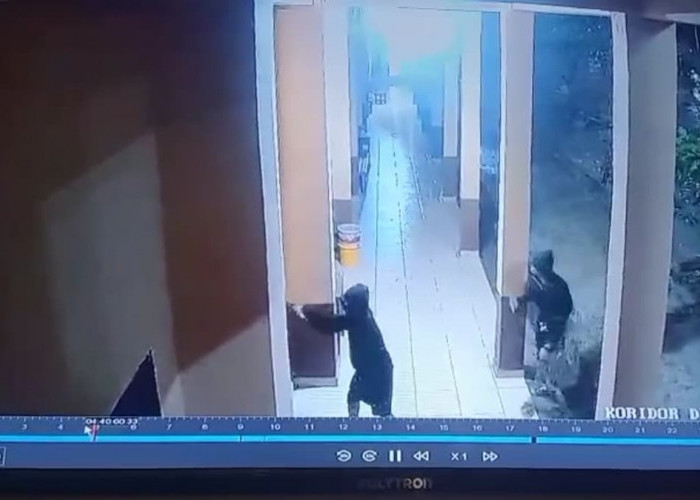 Meresahkan! Sekelompok Pelaku Hancurkan 36 Kaca SMPN 46 Palembang, Terekam CCTV