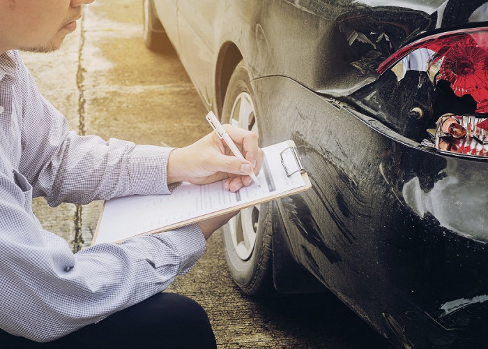 OJK Sedang Mengevaluasi Tarif Khusus untuk Asuransi Kendaraan Listrik