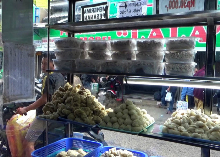 Libur Panjang Nataru, Penjual Pempek Dibanjiri Pasanan