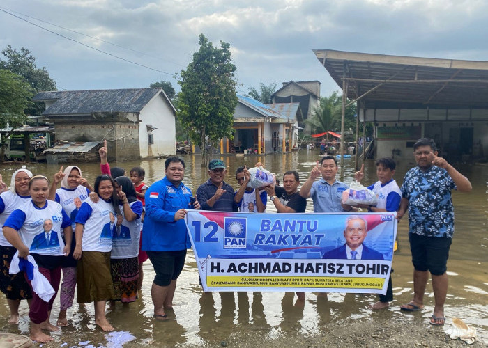 Peduli Dampak Banjir di Desa Muratara, Relawan Hafisz Thohir Center Bagikan Bantuan untuk Warga