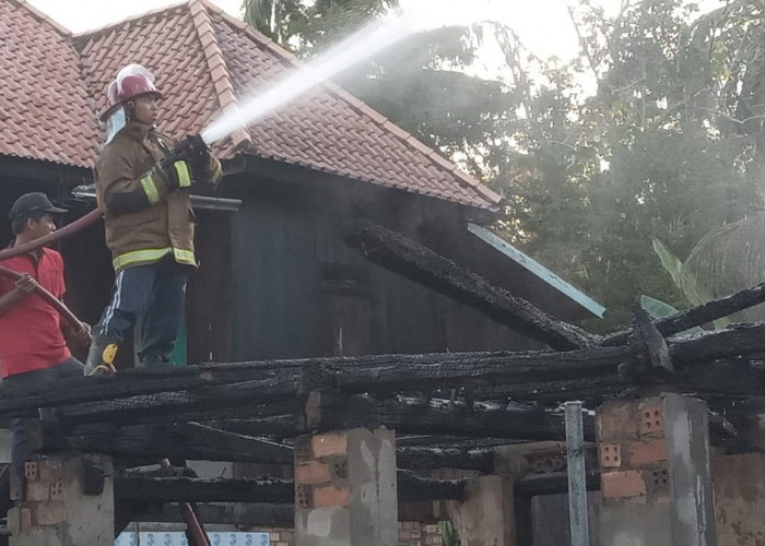  Masak Air Pakai Kayu Bakar, Rumah Warga di Muara Enim Ikut Terbakar