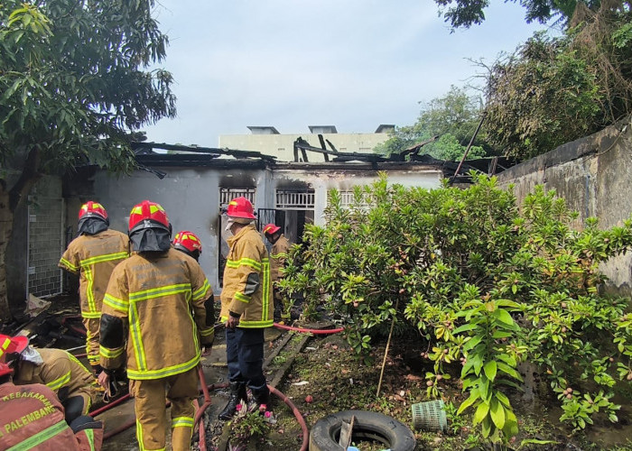 Diduga HP Meledak, 1 Rumah di Palembang Hangus Dilalap Api
