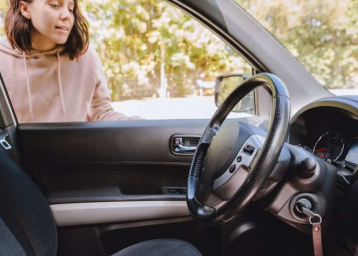 9 Cara Jitu Mengatasi Kunci Tertinggal di Dalam Mobil Ayla