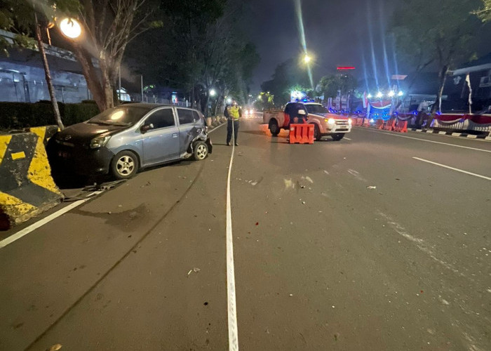 Diduga Mengantuk, Mobil Daihatsu Terios Tabrak Kendaraan yang Sedang Parkir di Bahu Jalan POM IX Palembang