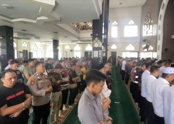 Polda Sumsel Gelar Salat Gaib untuk Ojol yang Tewas Dilindas Rantis Brimob di Jakarta