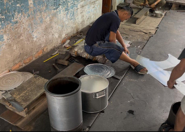 Perajin Dandang Aluminium di PALI Raup Omzet Jutaan