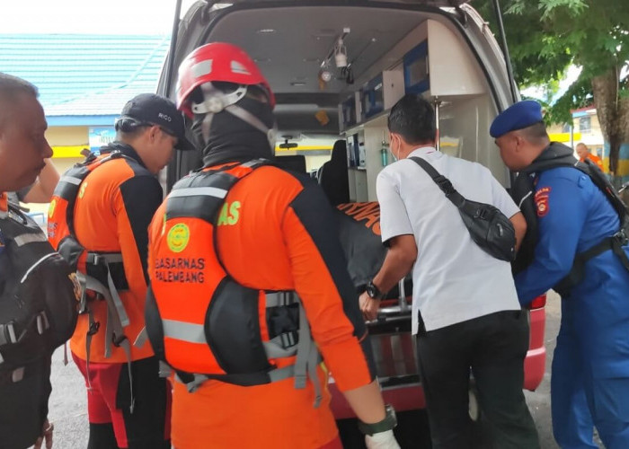 Nakhoda Tugboat Jasa Karya yang Tenggelam di Sungai Musi Dibawa ke Rumah Sakit Bhayangkara Palembang